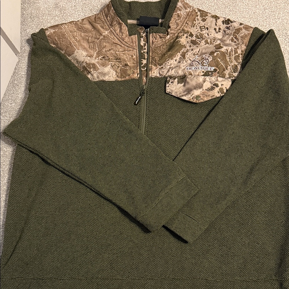 Realtree Men's Olive and Camo Zip-Up Sweater